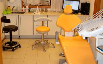 Maricarmen Romero Clínica Dental sala de tratamientos odontológicos 4
